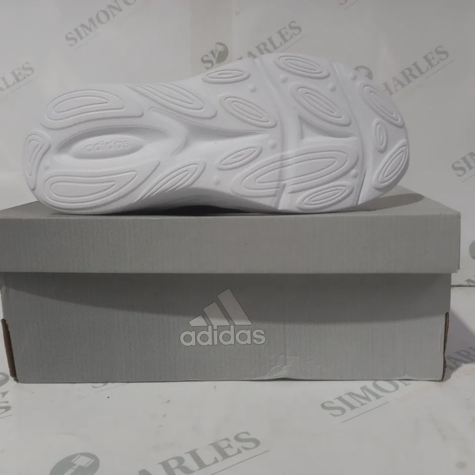 BOXED PAIR OF ADIDAS OZELLE EL KIDS SHOES IN BLACK UK SIZE 4
