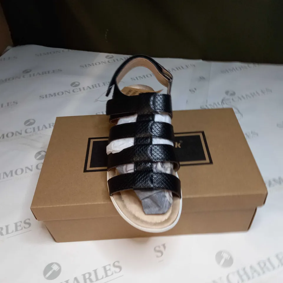 BOXED PAIR OF CUSHION WALK ONE TOUCH CLOSE SANDALS IN BLACK - SIZE 5