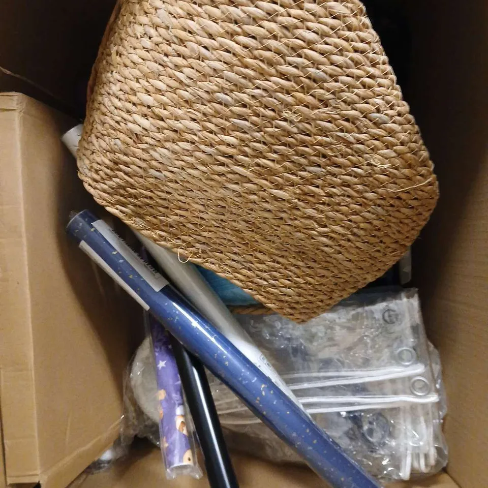 APPROXIMATELY 20 ASSORTED HOUSEHOLD PRODUCTS TO INCLUDE SOLAR SENSOR LIGHT, WRAPPING PAPER, STORAGE BASKET ETC 