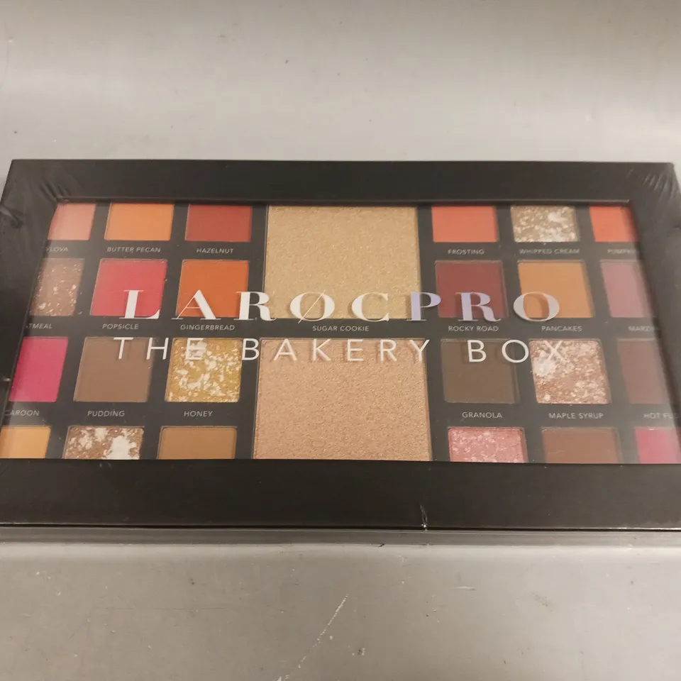 LAROC PRO THE BAKERY BOX MAKE-UP SET 