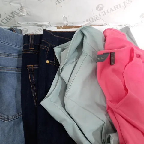 BOX OF APPROX 20 ASSORTED CLOTHING ITEMS TO INCLUDE - JUMPERS - TOPS - TROUSERS ECT