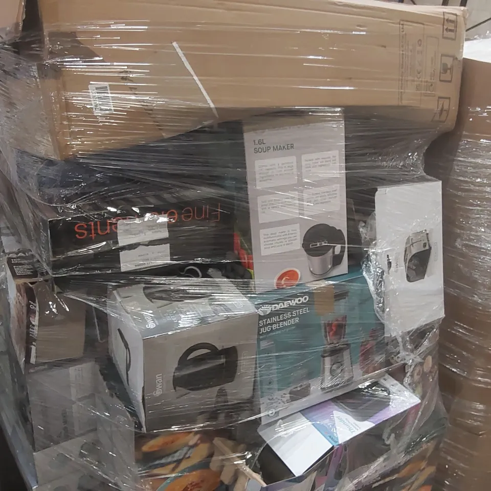 PALLET CONTAINING A VERY LARGE QUANTITY OF ASSORTED HOME APPLIANCES INCLUDING: KETTLES, BLENDER, SOUP MAKERS, TOASTER, PARTY SPEAKER, FAN HEATER, AIR FRYER, SMART KARAOKE SET ECT