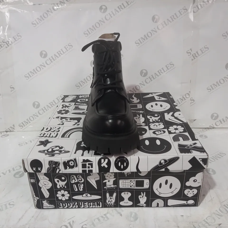 BRAND NEW BOXED PAIR OF KOI VEGAN LEATHER MORAL ALLIANCES MENS'S CROSS BOOTS IN BLACK UK SIZE 8