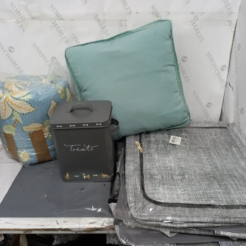 LARGE BOX OF APPROXIMATELY 8 ASSORTED HOUSEHGOLD ITEMS TO INCLUDE FOLDING STORAGE BOXES, PILLOWS, AND DOG TREAT TIN ETC. 