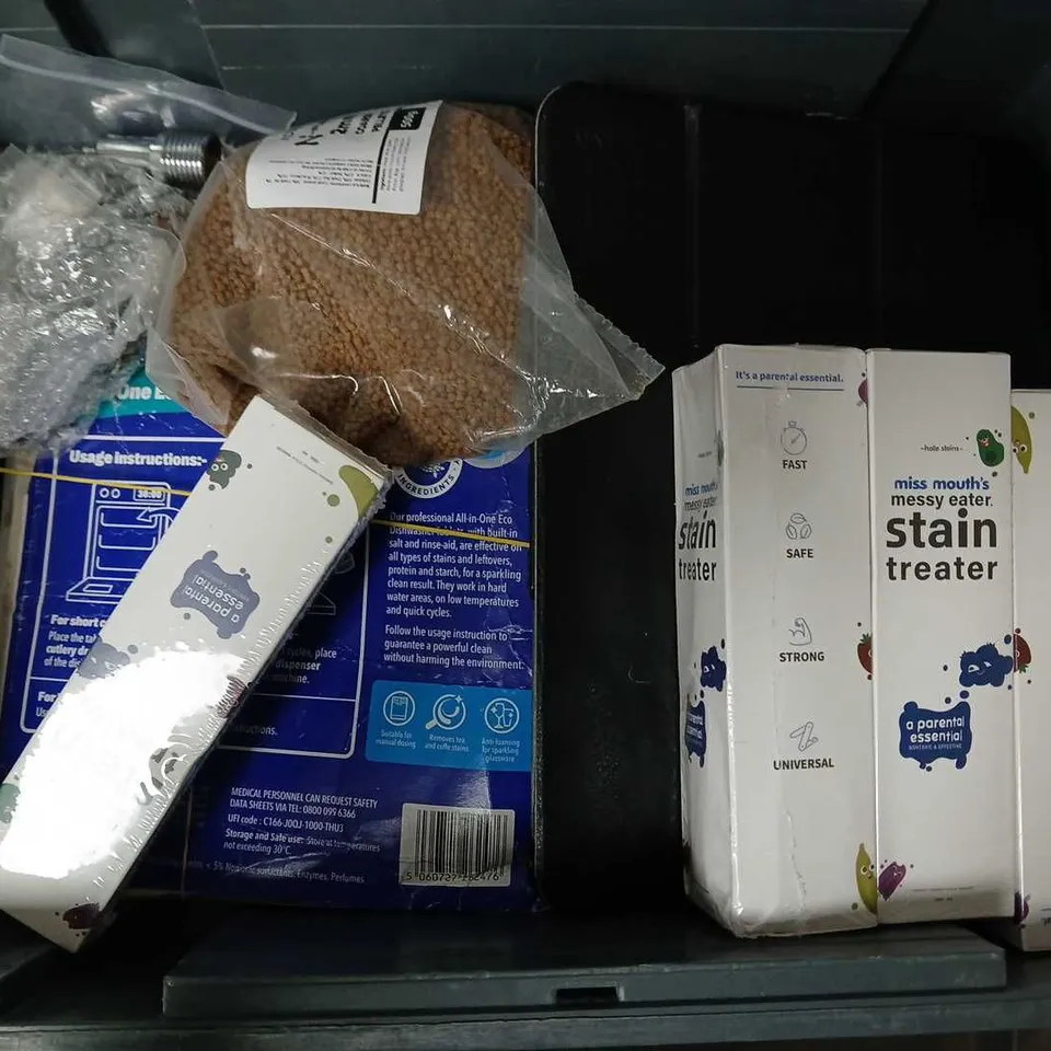 APPROXIMATELY 12 ASSORTED HOUSEHOLD ITEMS TO INCLUDE ECO DISHWASHER TABLETS, SHOWER HEAD, TWO HOLE PUNCH, ETC