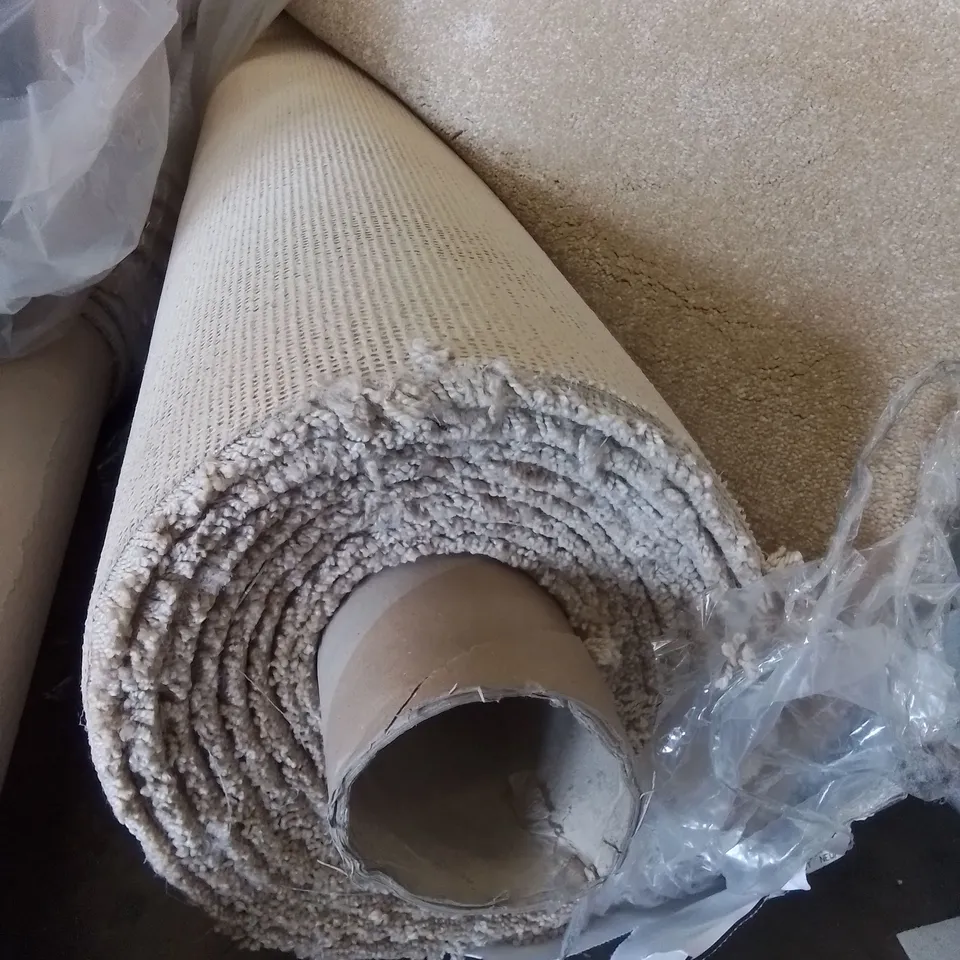 ROLL OF QUALITY NEWPORT CARPET - APPROXIMATELY 5.8 X 4M