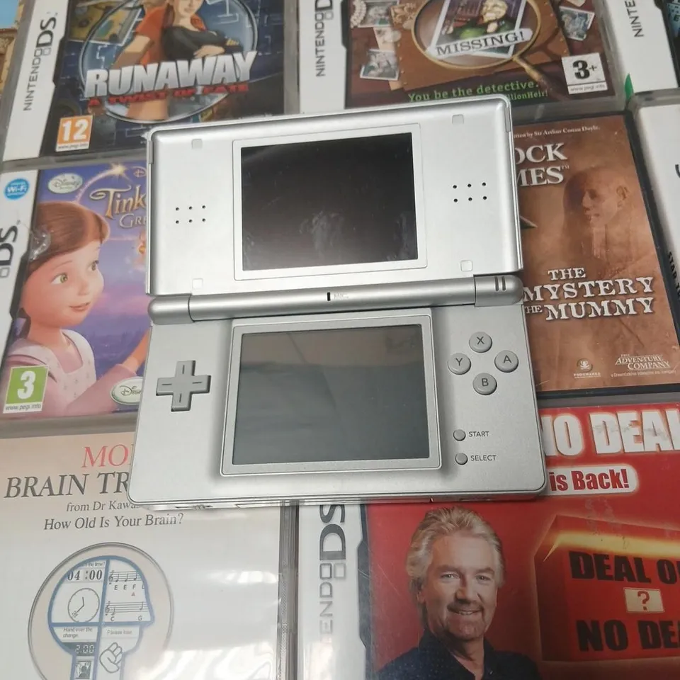 NINTENDO DS HANDHELD GAMES CONSOLE WITH FOURTEEN ASSORTED GAMES 
