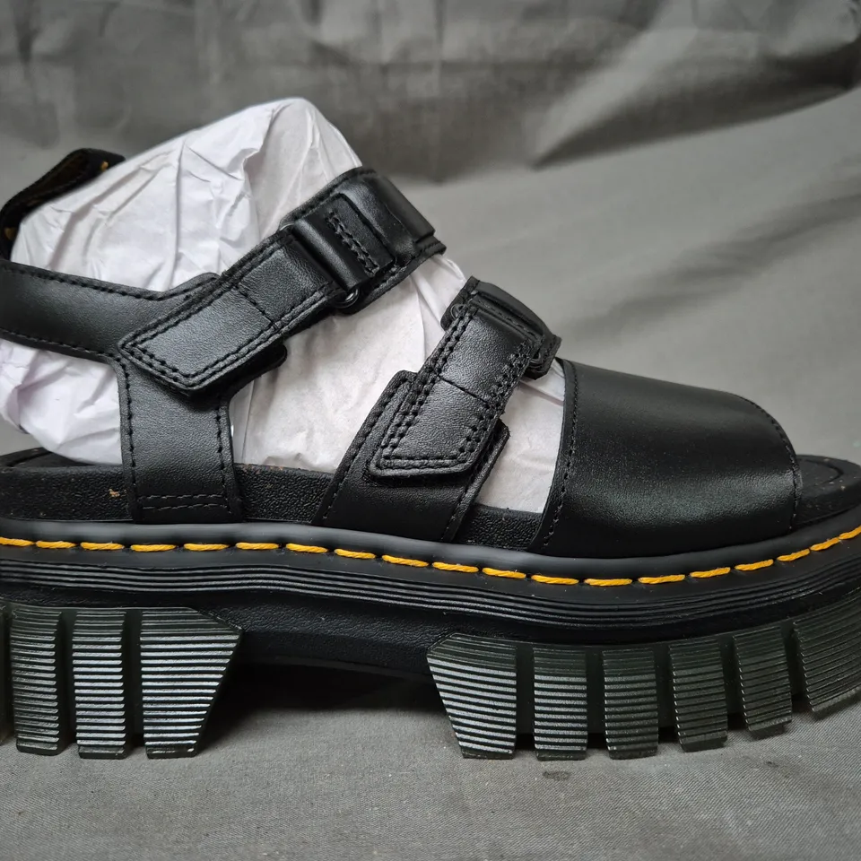 BOXED PAIR OF DR MARTENS RICKI 30STRAP SANDALS IN BLACK UK SIZE 6