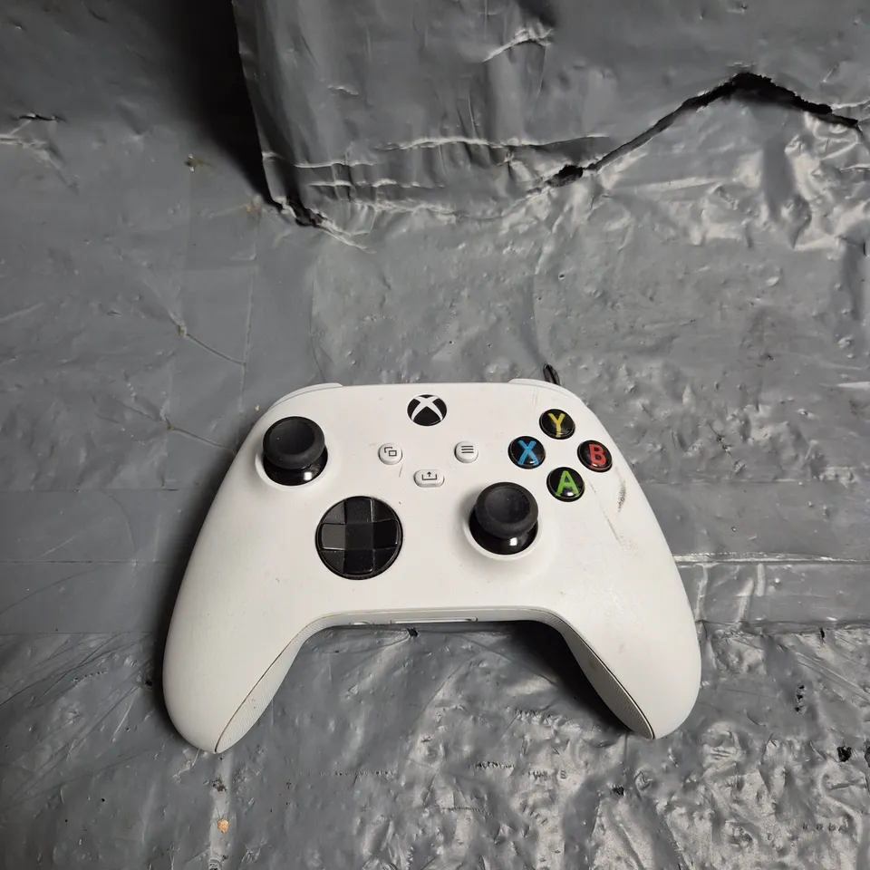 XBOX SERIES X AND S WIRELESS CONTROLLER