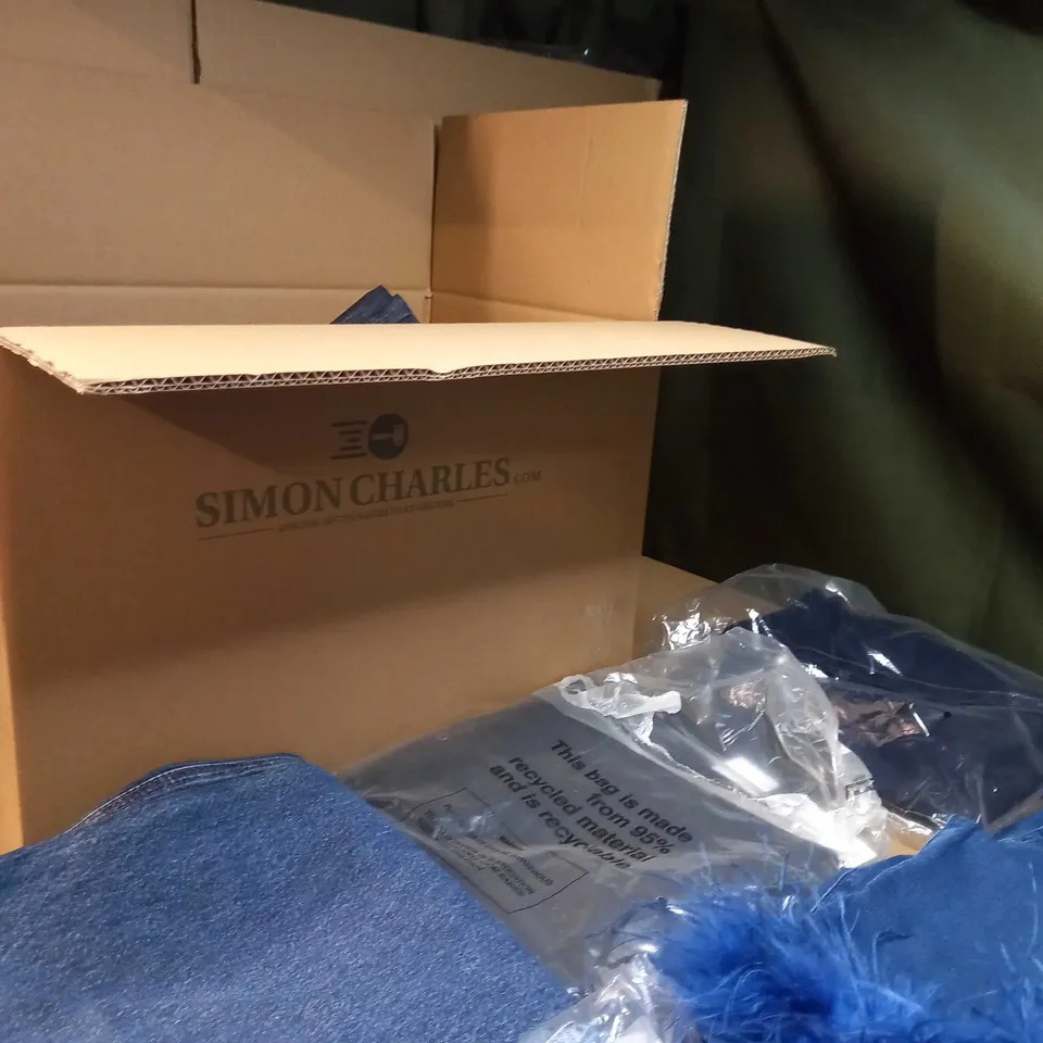 BOX OF APPROX 10 ASSORTED JEANS/DENIM ITEMS VARYING IN SIZE/COLOUR/STYLE