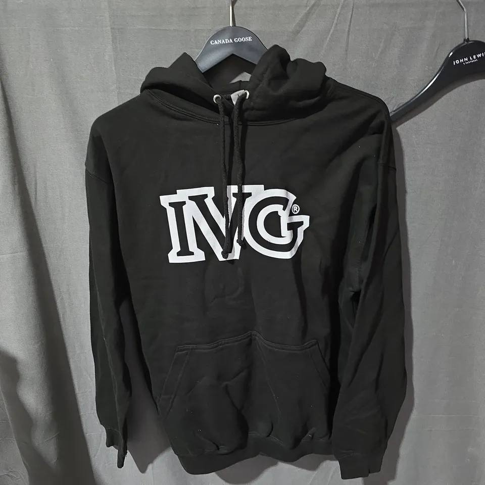 BOX OF APPROXIMATELY 25 CLOTHING ITEMS INCLUDING: TWO IVG HOODIES AND SRI LANKA JERSEY