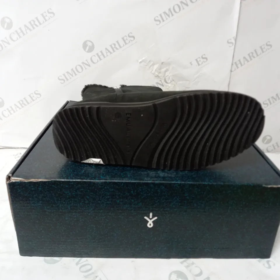 BOXED PAIR OF EMU AUSTRAILIA ELECTRA BLACK BOOTS - SIZE 7