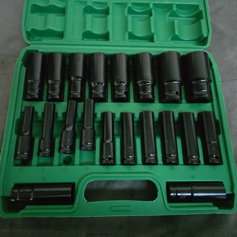Socket Set in Green Case – 20+ Piece Metric Sockets 