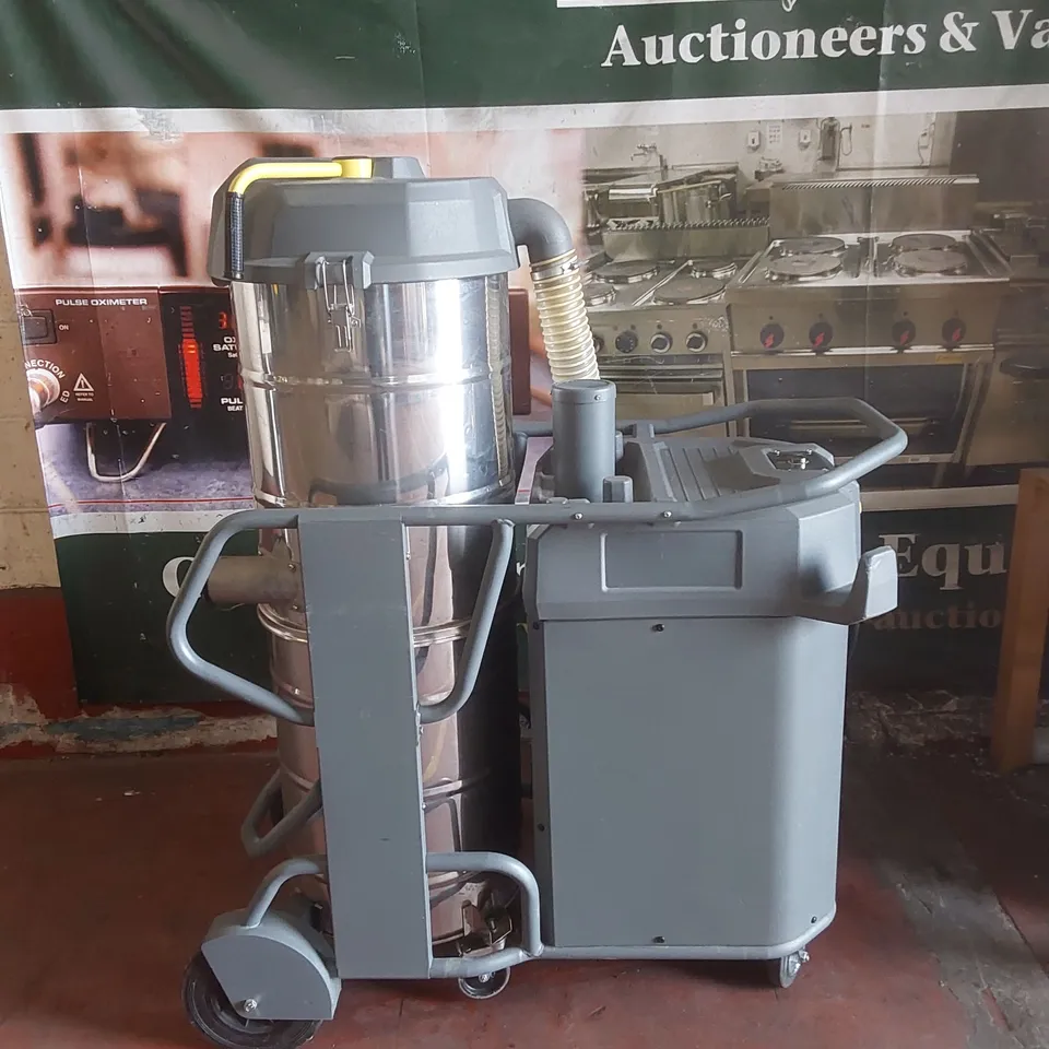 EX-DEMO KÄRCHER IVS 100/55M S/N 20250 INDUSTRIAL VACUUM CLEANER