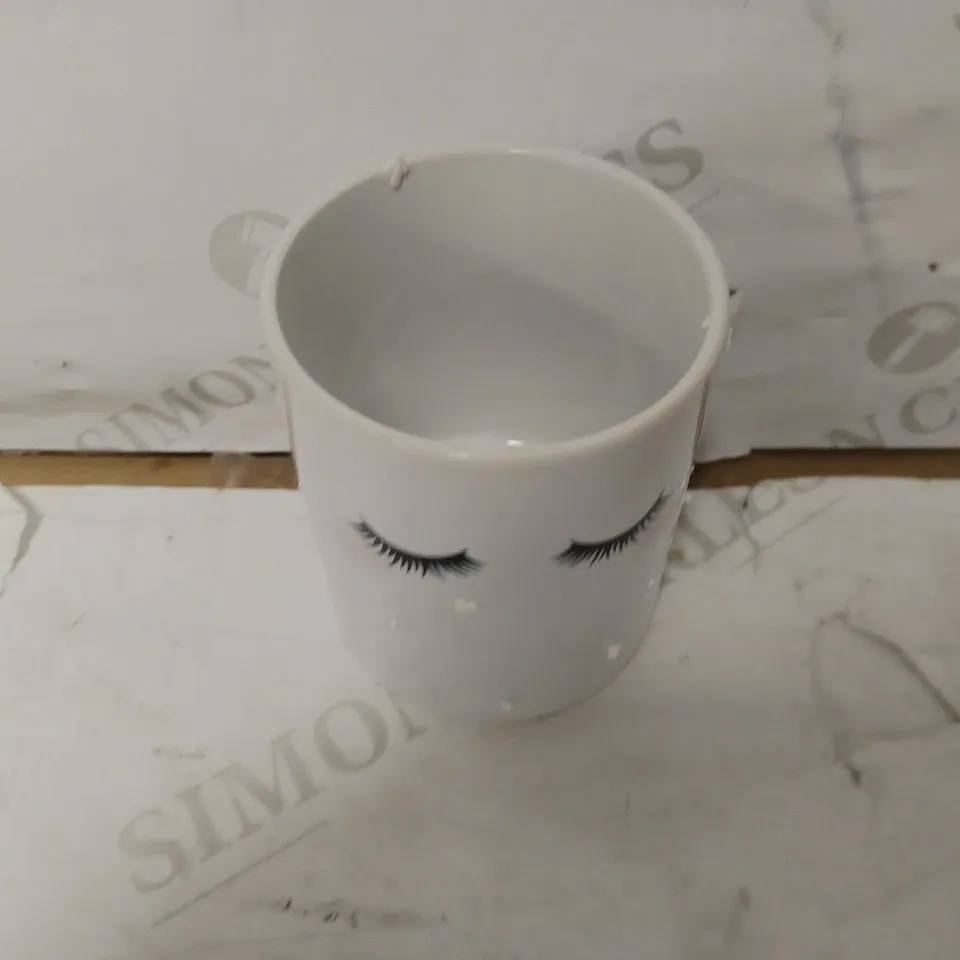 PERSONALISED EYELASHES CERAMIC STORAGE POT  RRP £19.99