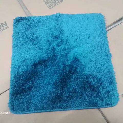 TURQUOISE SQUARE BATH MAT