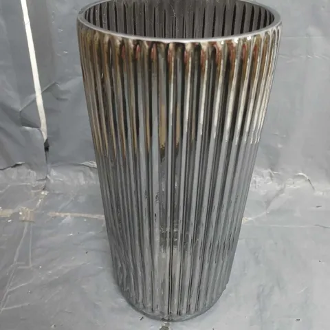 RIBBED GLASS 25CM VASE