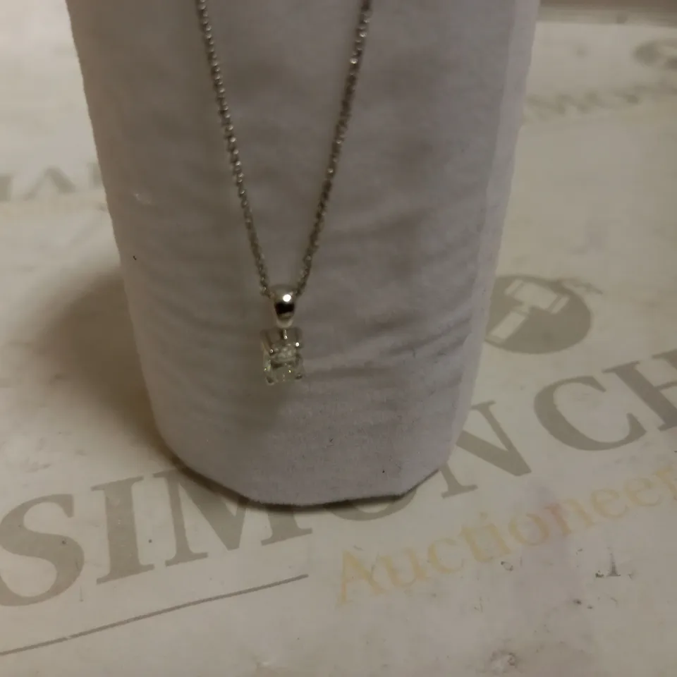 18CT WHITE GOLD PENDANT ON CHAIN, SET WITH AN OVAL CUT DIAMOND