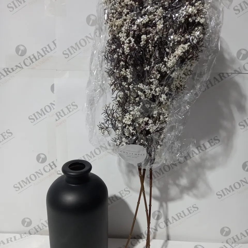 CONTEMPEE VASE WITH FAKE WHITE FLOWERS