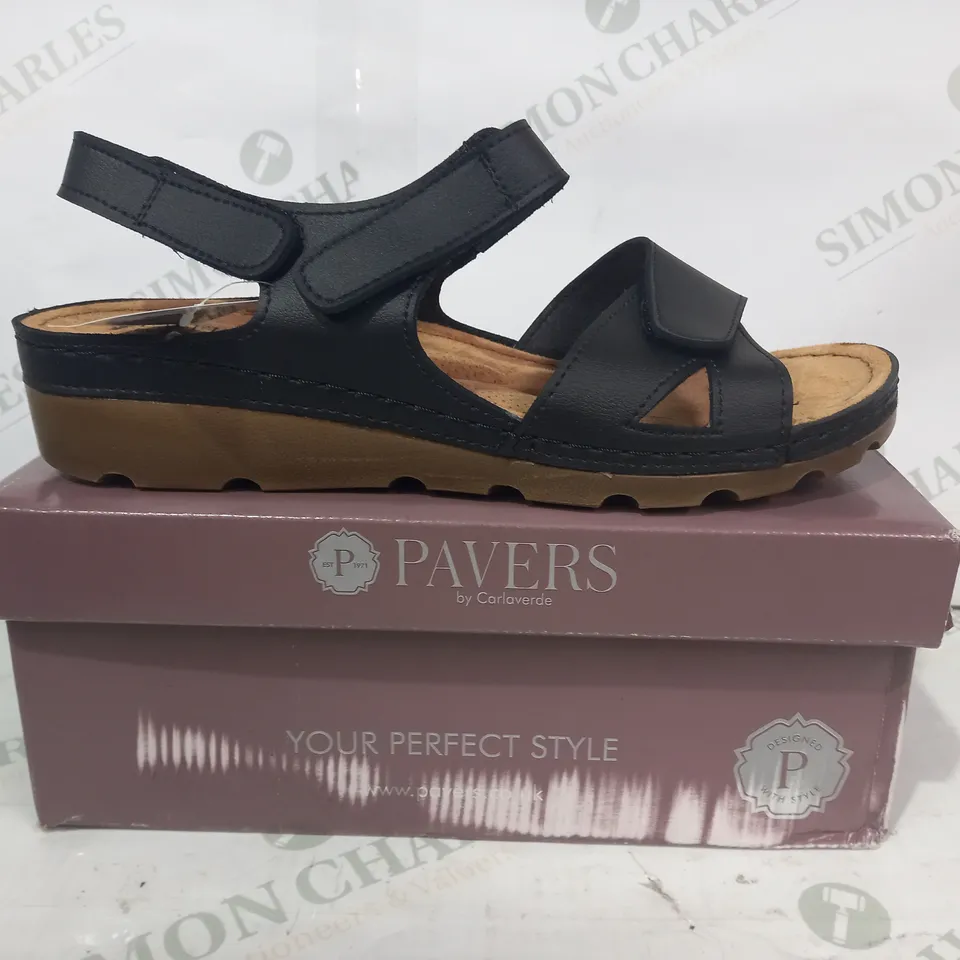 BOXED PAIR OF PAVERS OPEN TOE SANDALS IN BLACK EU SIZE 41