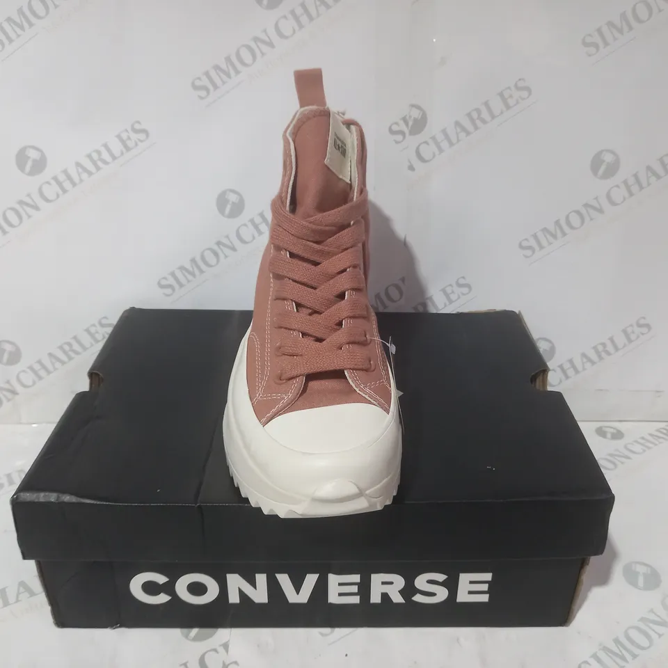 BOXED PAIR OF CONVERSE RUN STAR HIKE HI-TOP SHOES IN CLAY UK SIZE 6