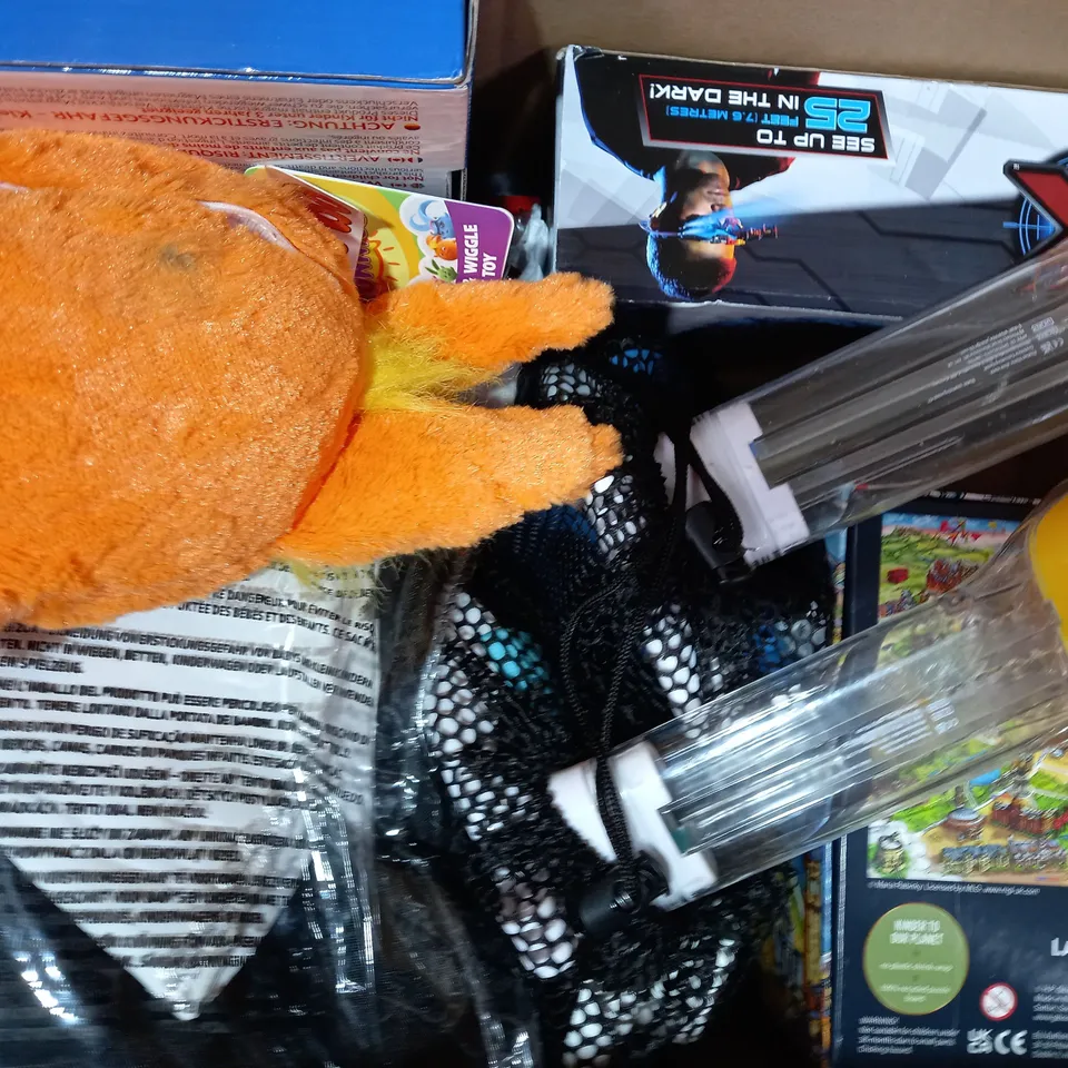 BOX OF APPROXIMATELY 10 ASSORTED TOYS AND GAMES TO INCLUDE MINION KEVIN ADULT COSTUME, LETTERING STENCILS, TOKIDOKI PLUSH, ETC