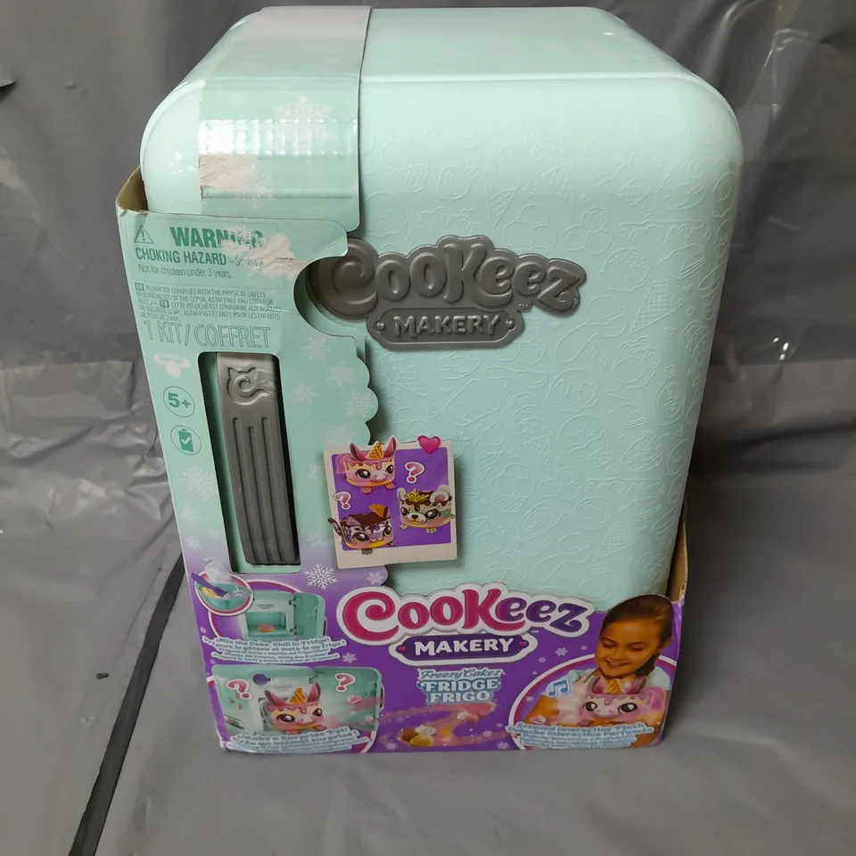 COOKEEZ MAKERY FREEZY CAKEZ PLAYSET RRP £39.99