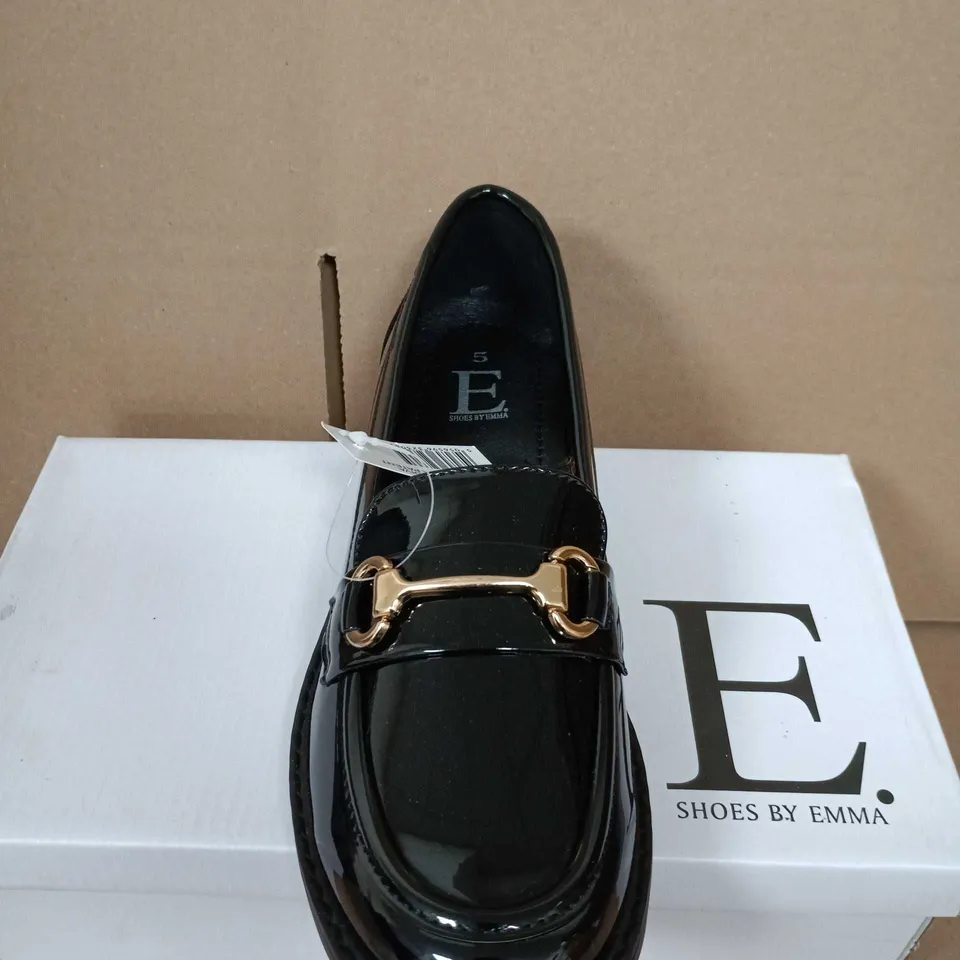 BOXED PAIR OF SHOES BY EMMA BLACK PATENT LOAFERS WITH GOLD HORSEBIT BUCKLE – UK SIZE 5