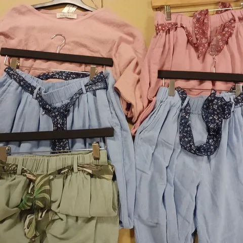 BOX OF APPROX 5 ASSORTED ITEMS OF MAISON DE NIMES CLOTHING IN VARIOUS SIZES AND STYLES