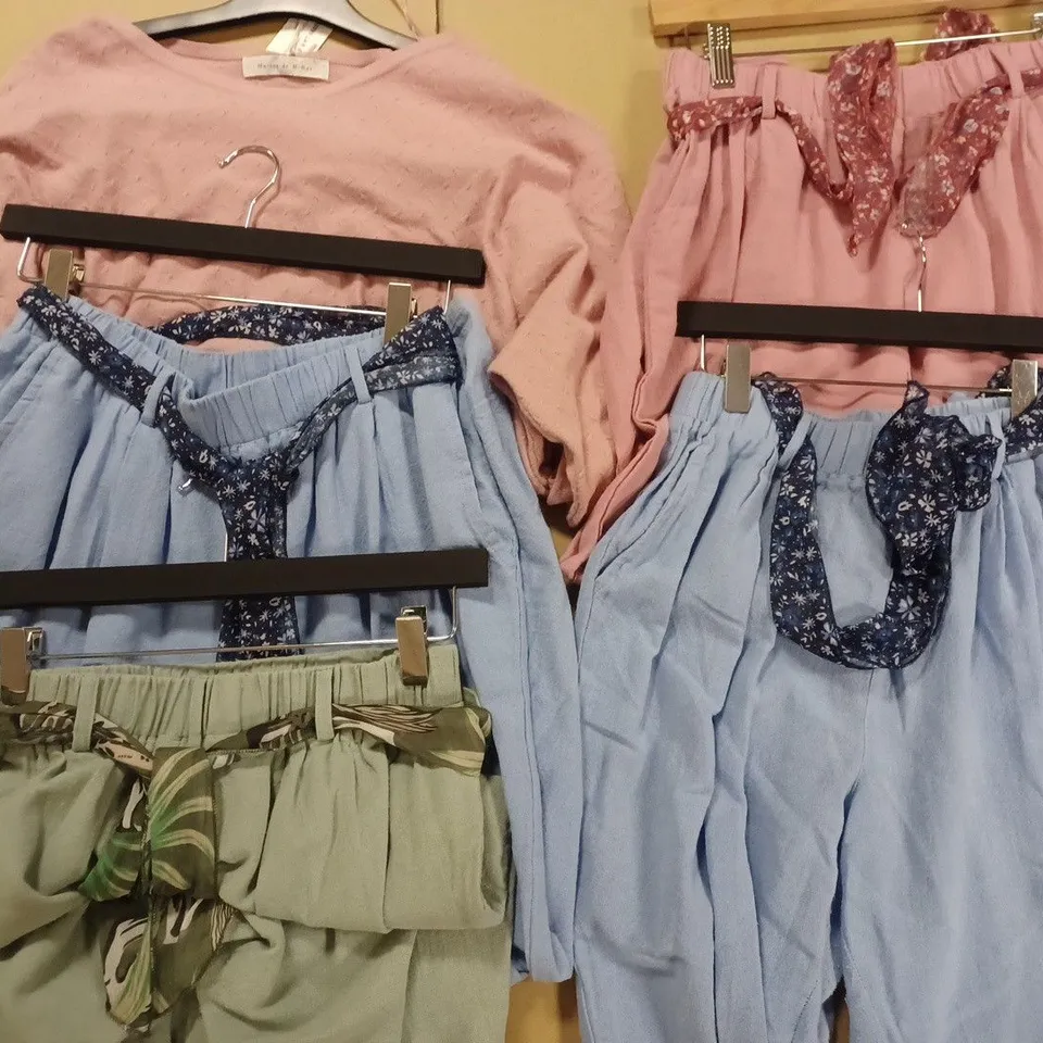 BOX OF APPROX 5 ASSORTED ITEMS OF MAISON DE NIMES CLOTHING IN VARIOUS SIZES AND STYLES