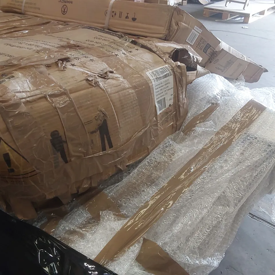 PALLET CONTAINING A LARGE QUANTITY OF ASSORTED ITEMS INCLUDING: TRAMPOLINE PARTS ECT