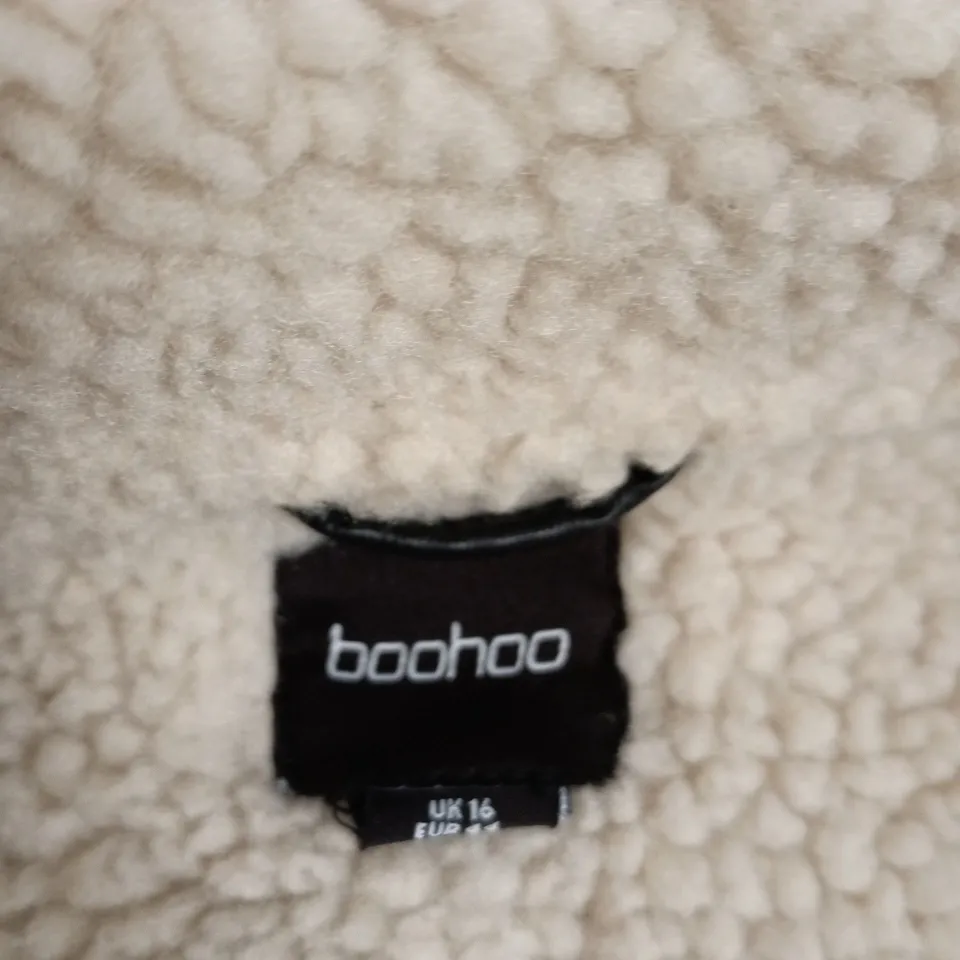 BOOHOO WOMEN'S FAUX LEATHER COAT WITH CREAM SHEARLING LINING – UK 16 (EU 44)