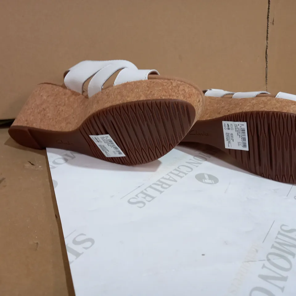 BOXED CLARKS ANNADEL BARI WEDGE SANDAL WIDE FIT WHITE STYLE SIZE 6