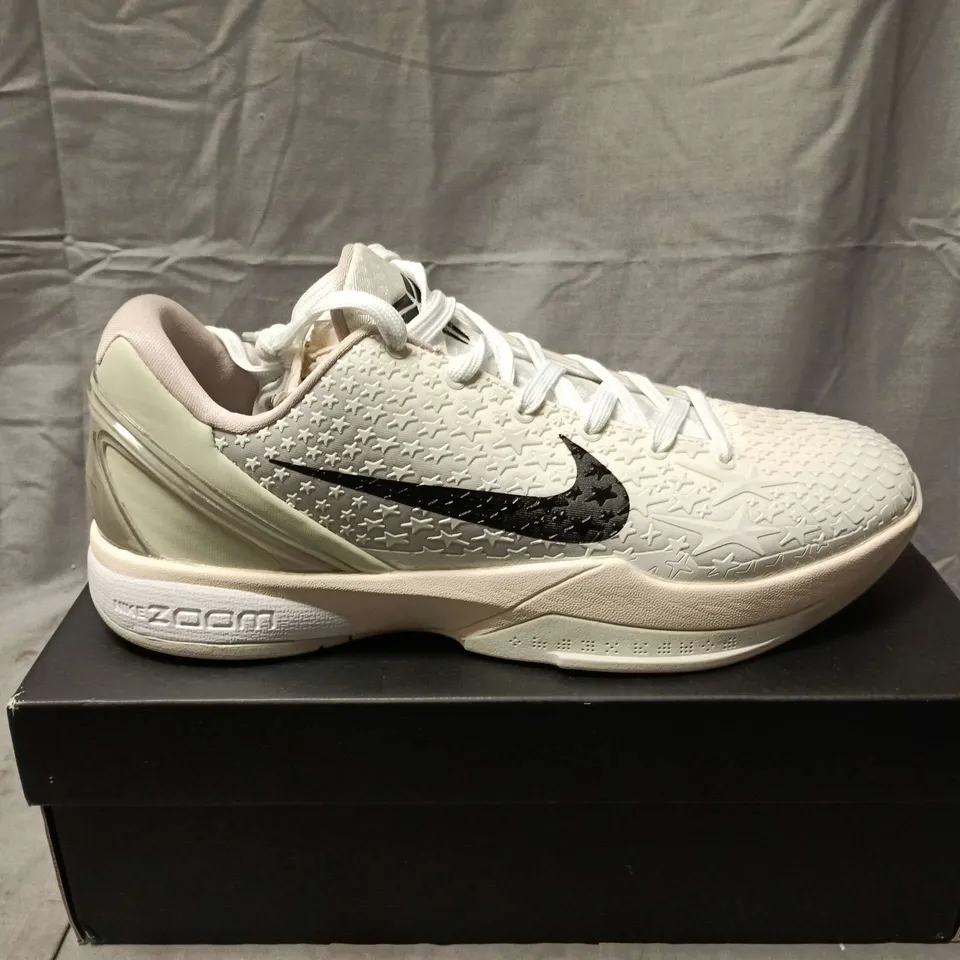 BOXED PAIR OF NIKE KOBE VIII PROTRO TRAINERS IN WHITE/GREY - UK 11