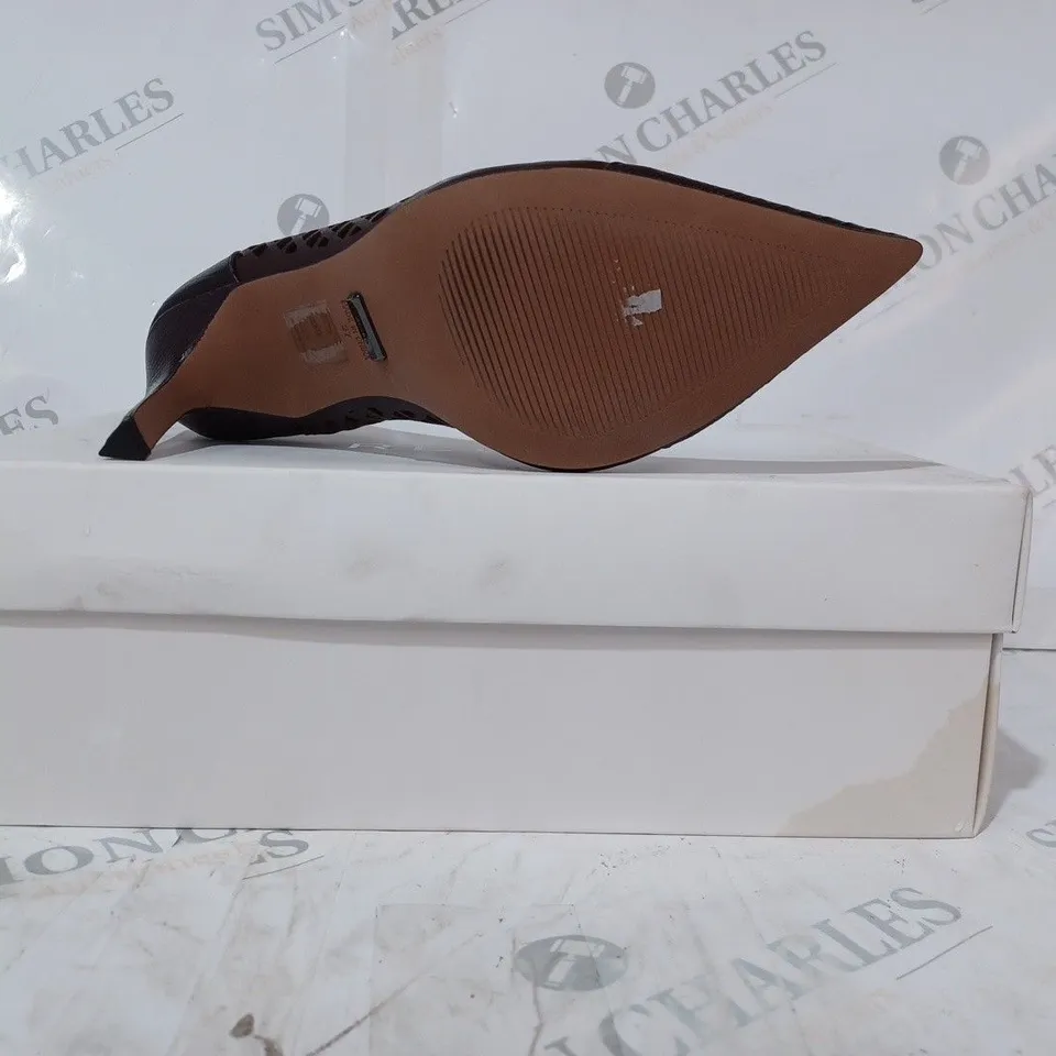 BOXED PAIR OF REISS CLOVER LIZARD SLIP-ON HEELS IN POMEGRANATE SIZE 4