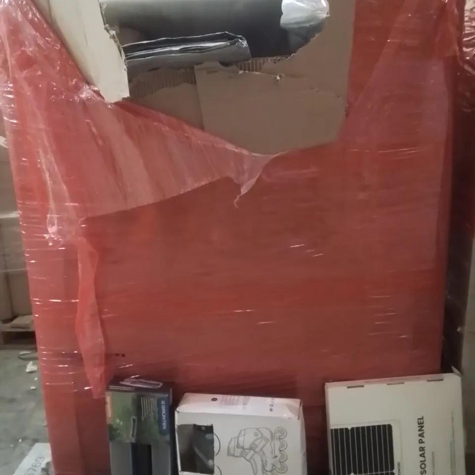 PALLET OF ASSORTED HOUSEHOLD GOODS AND PRODUCTS TO INCLUDE;SOLAR PANEL CHARGER,ROLLER SKATES,SPRINKLER
