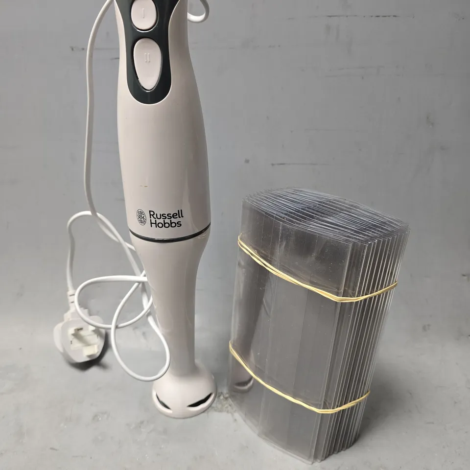 APPROXIMATELY 6 ASSORTED ITEMS TO INCLUDE - RUSSELL HOBBS BLENDER & CLEAR PLASTIC COVERS 