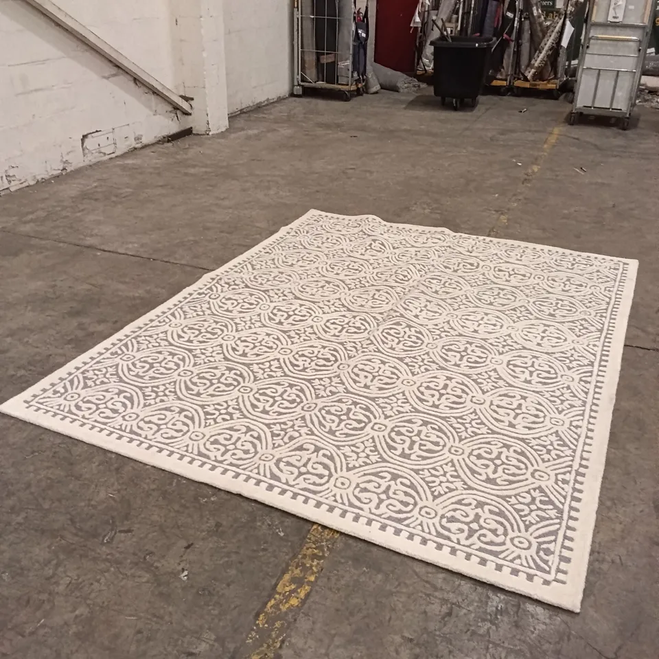 QUALITY DESIGNER AREA RUG - APPROXIMATELY 240CM X 305CM