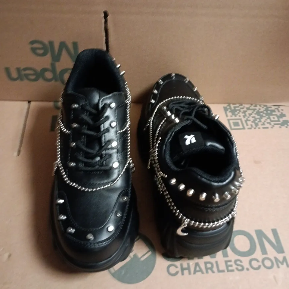 BOXED KOI JINX MYSTIC CHARM TRAINERS – UK 6 