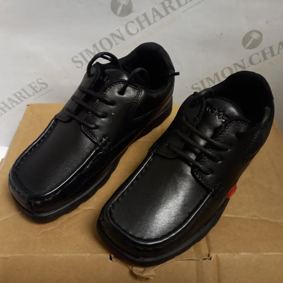 BOXED KICKERS FRAGMA SLIP LEATHER SHOES - SIZE 34EU	