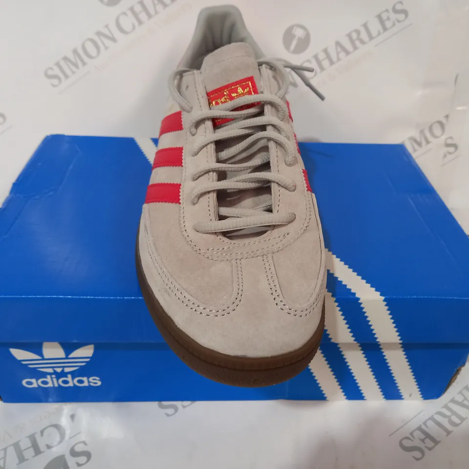 BOXED PAIR OF ADIDAS HANDBALL SPEZIAL SHOES IN GREY/RED UK SIZE 9