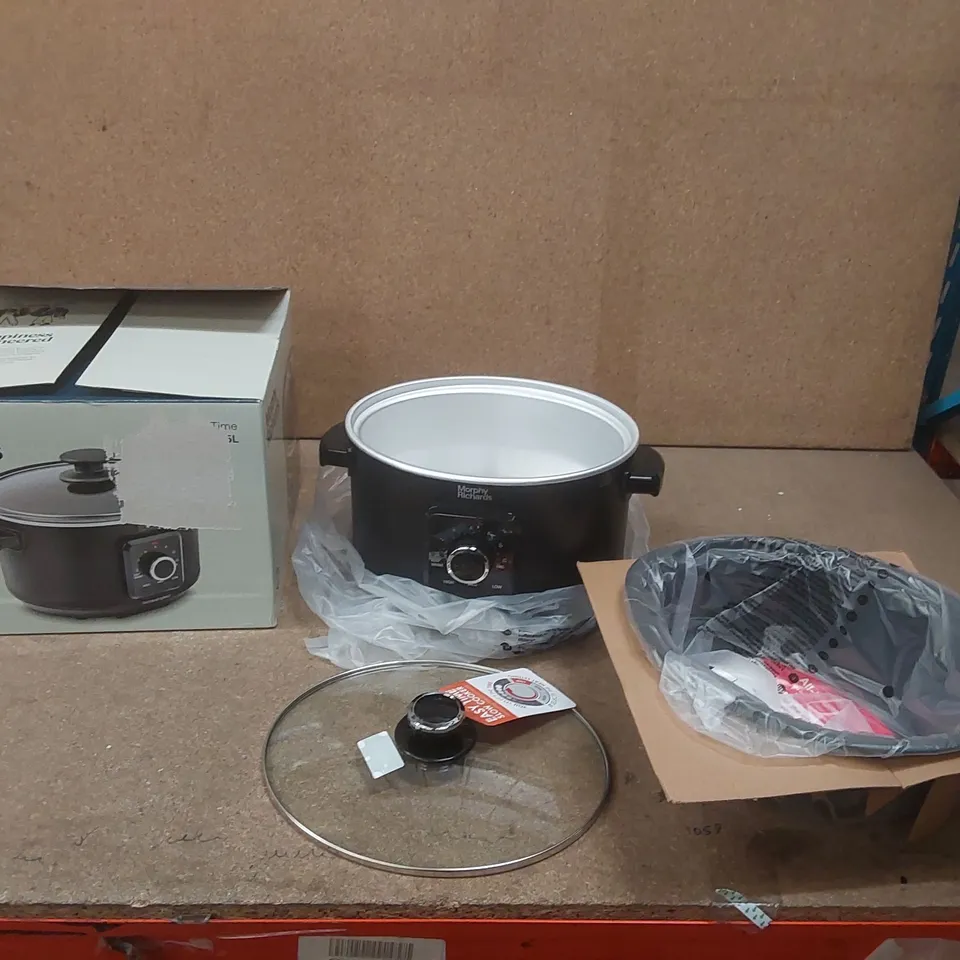 BOXED MORPHY RICHARDS 3.5L SLOW COOKER 