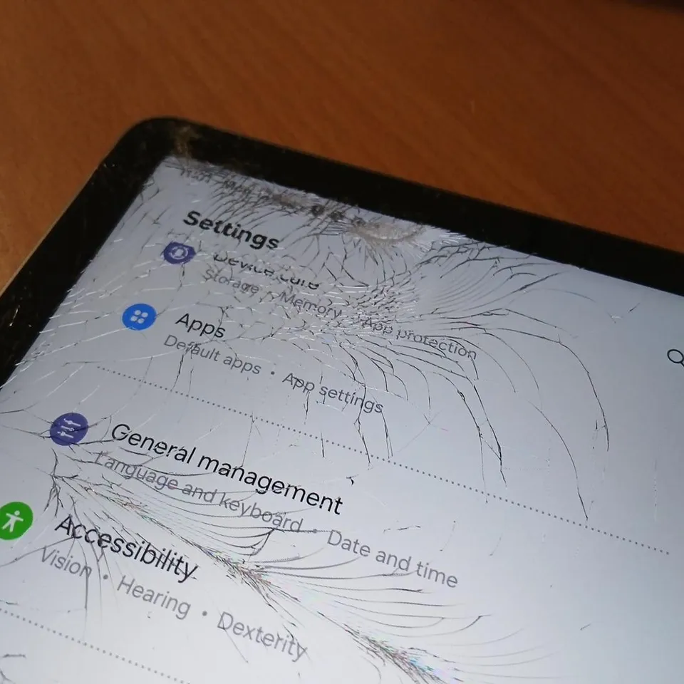 SAMSUNG GALAXY TAB S9 FE 5G TABLET – CRACKED FRONT SCREEN