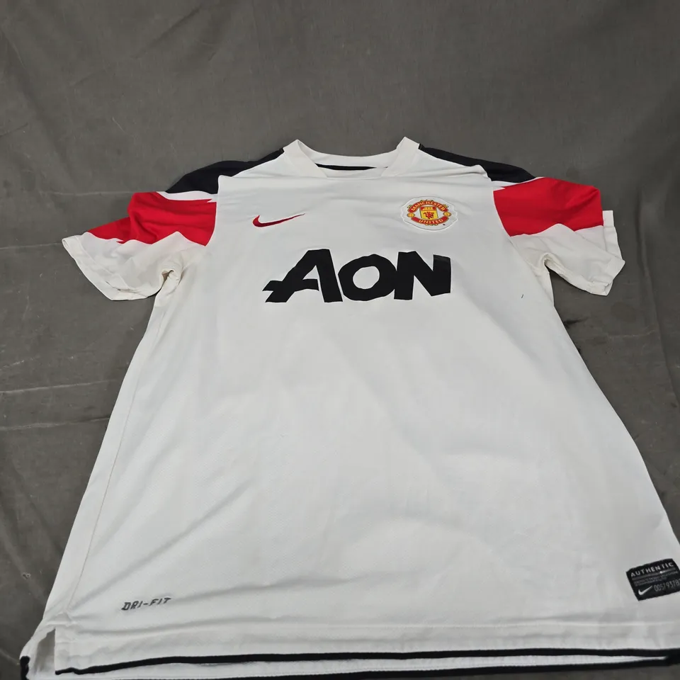 NIKE MANCHESTER UNITED CHICHARITO 14 JERSEY (AON) WHITE AWAY SHIRT SIZE M