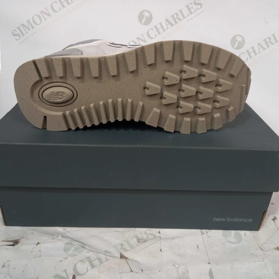 BOXED PAIR OF NEW BALANCE SHOES IN GREY UK SIZE 5