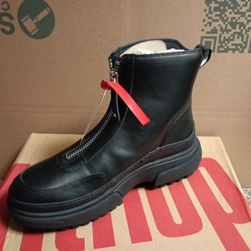 FITFLOP WYLDER ZIP-FRONT LEATHER ANKLE BOOTS – BLACK, UK 6.5