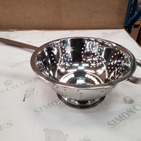 JUDGE KITCHEN, STAINLESS STEEL, 24CM LONG HANDLED COLANDER