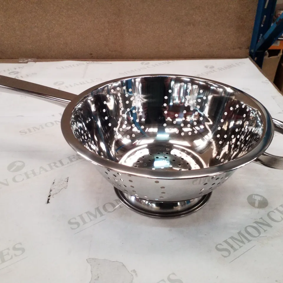 JUDGE KITCHEN, STAINLESS STEEL, 24CM LONG HANDLED COLANDER