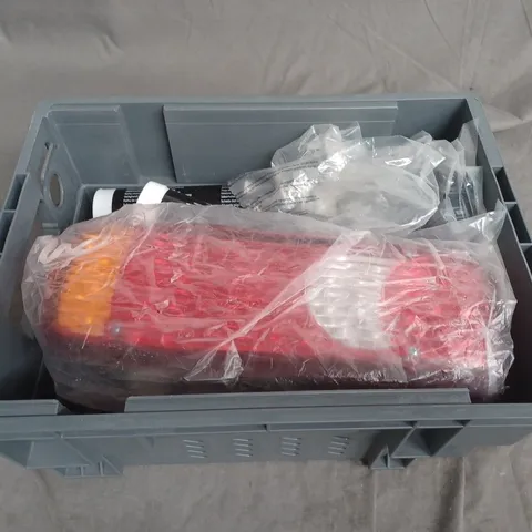 APPROXIMATELY 10 ASSORTED CAR ACCESSORIES