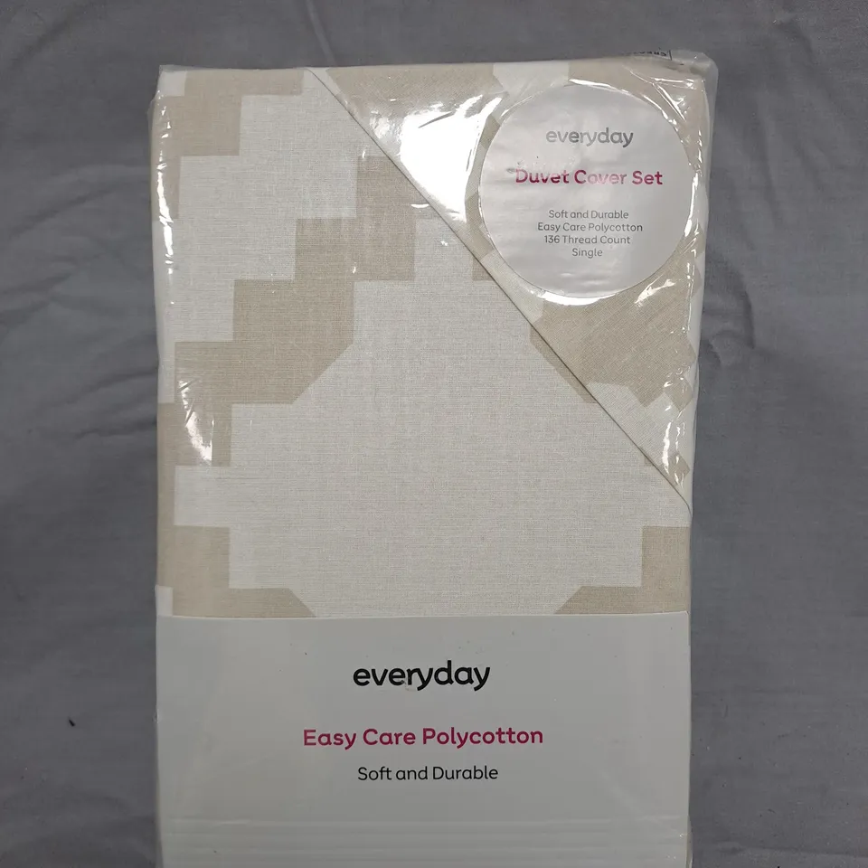EVERYDAY EASY CARE POLYCOTTON SINGLE DUVET COVER SET – NATURAL/WHITE